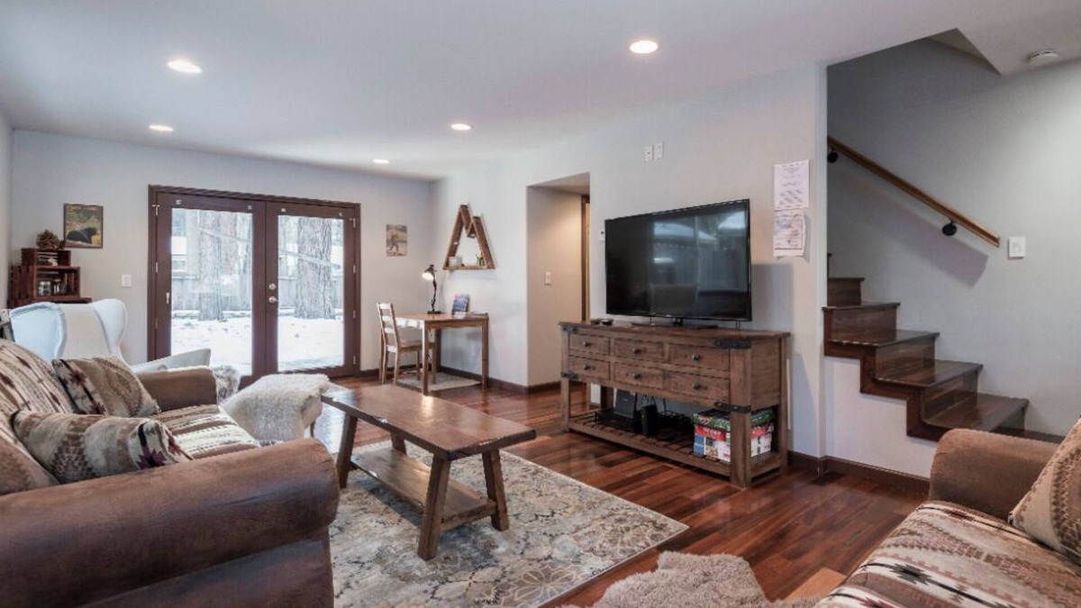 Tahoe Island Cabin | Charming Tahoe Vacation Home 2br/2ba