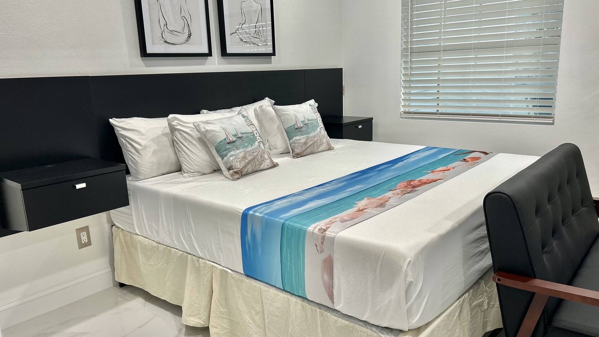 Greater Northdale Apartment | Charming tastefully decorated brand new Private Studio