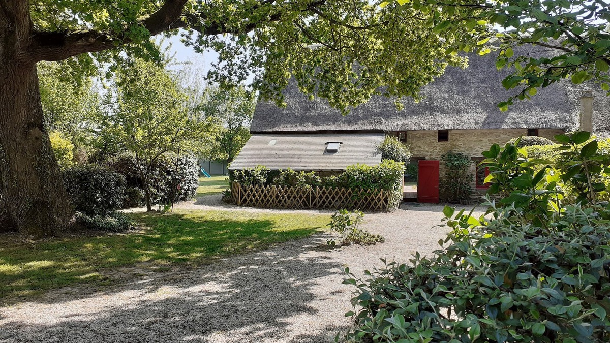Herbignac House | Charming thatched cottage between land and sea.