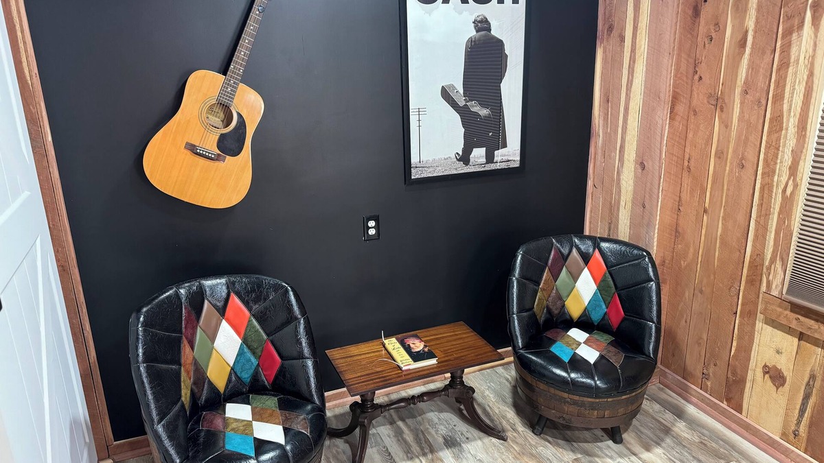 Lebanon Apartment | Charming, The Johnny Cash Themed Studio on our 40 Acre Farm Lebanon, Tennessee