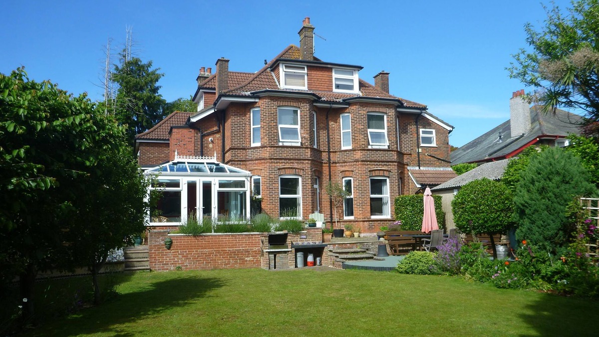 Bournemouth City Centre House | Charming Three Bedroom Garden Apartment - With Parking