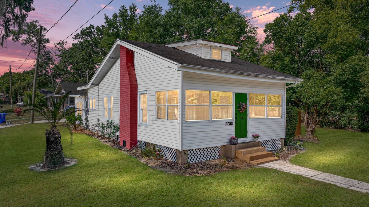 Dixieland House | Charming three bedroom one bath bungalow located n Dixieland Historic District