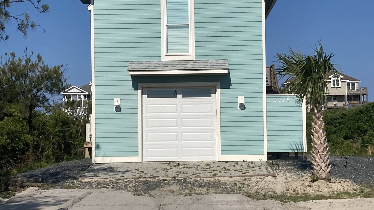 Carova Beach House | Charming Tiny Cottage