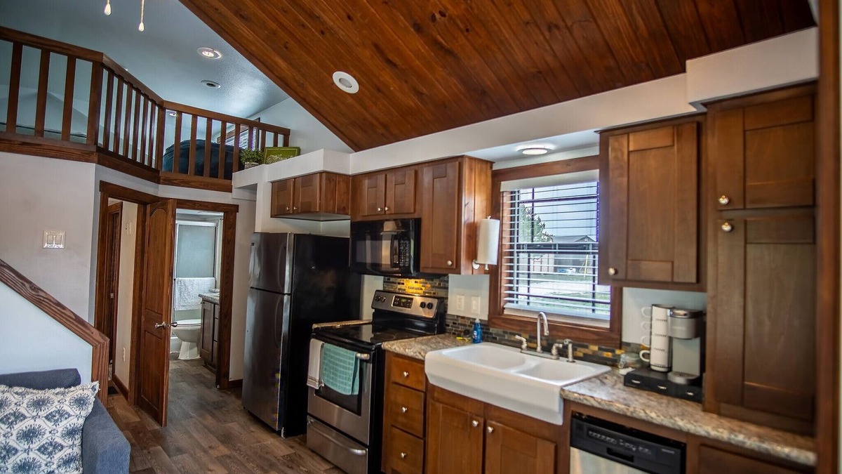 Lampasas Cabin | Charming Tiny House Near Lake & Springs