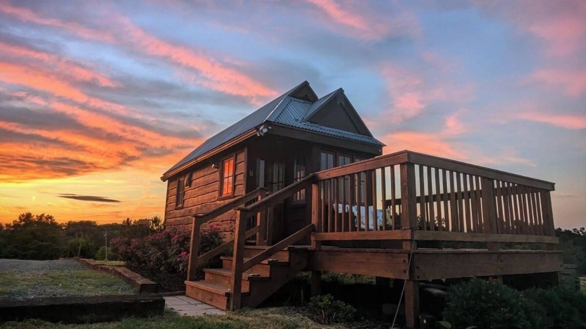 Tennga House | Charming Tiny House with Breath-Taking Views in Delano, TN