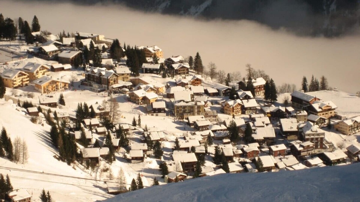 Murren Apartment | Charming top floor flat in picturesque car free village