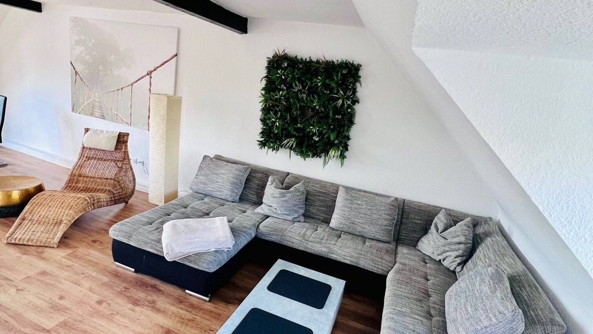 Krefeld Apartment | Charming top floor/maisonette apartment with balcony in the heart of Krefeld