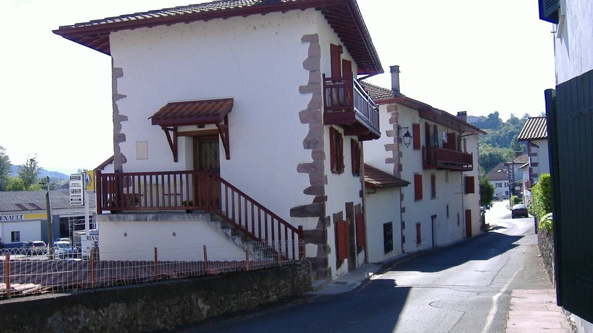 Uhart-Cize House | Charming town house, 2 steps from the medieval city of St Jean Pied de Port