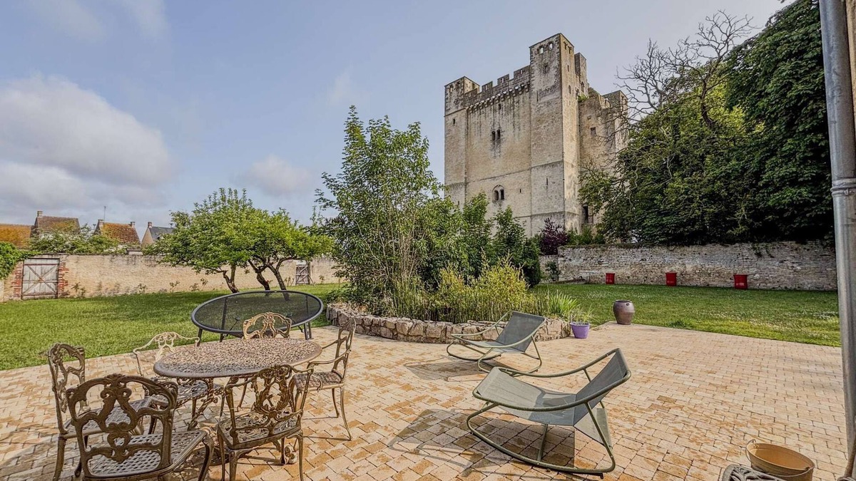 Chambois House | Charming townhouse with garden and wifi