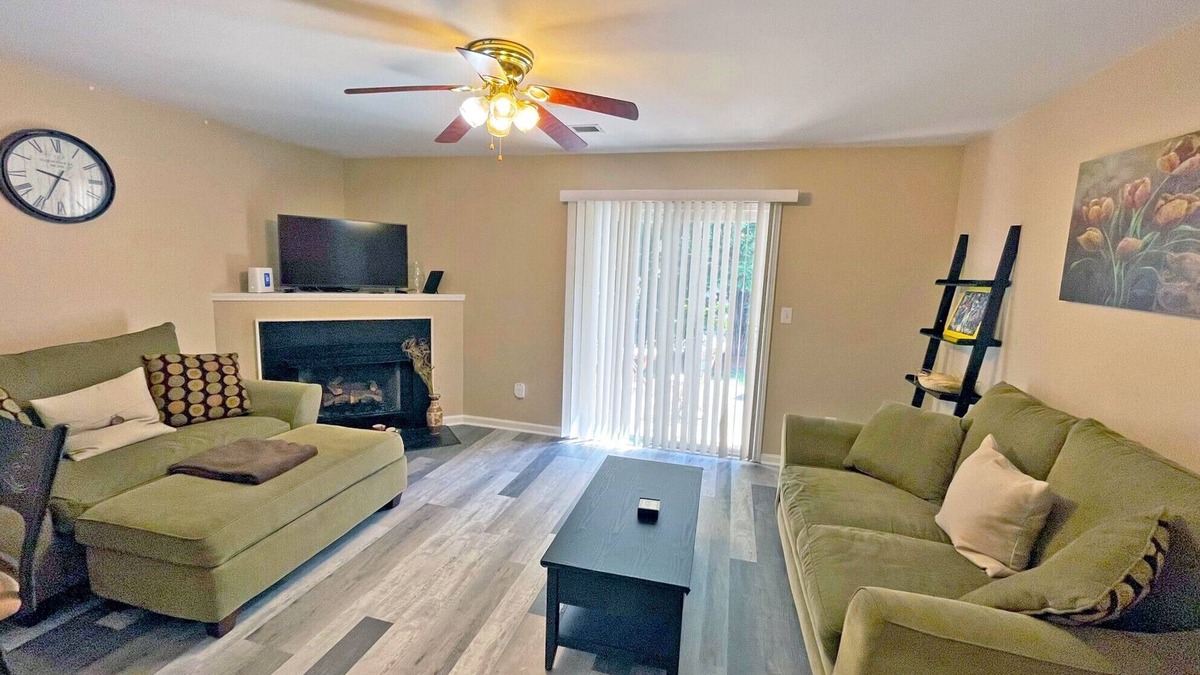 Paw Creek House | Charming Townhome Close to Uptown ~ Free Parking