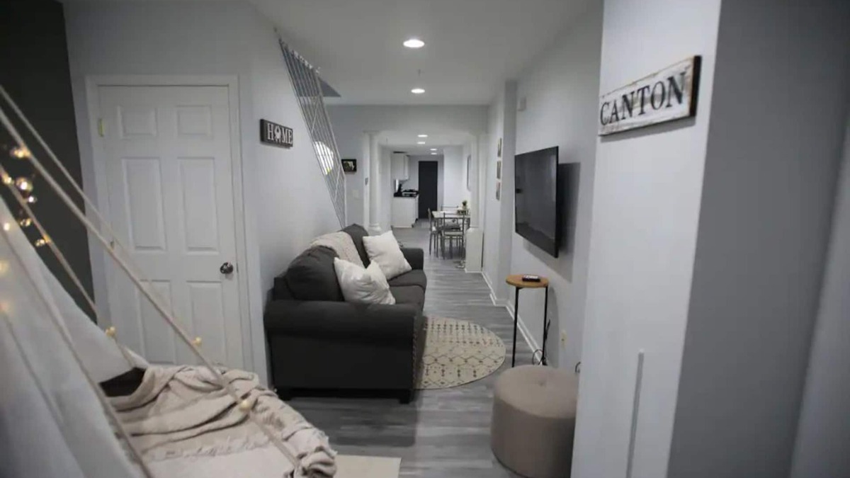 Canton House | Charming Townhouse in Baltimore City NO PET FEE