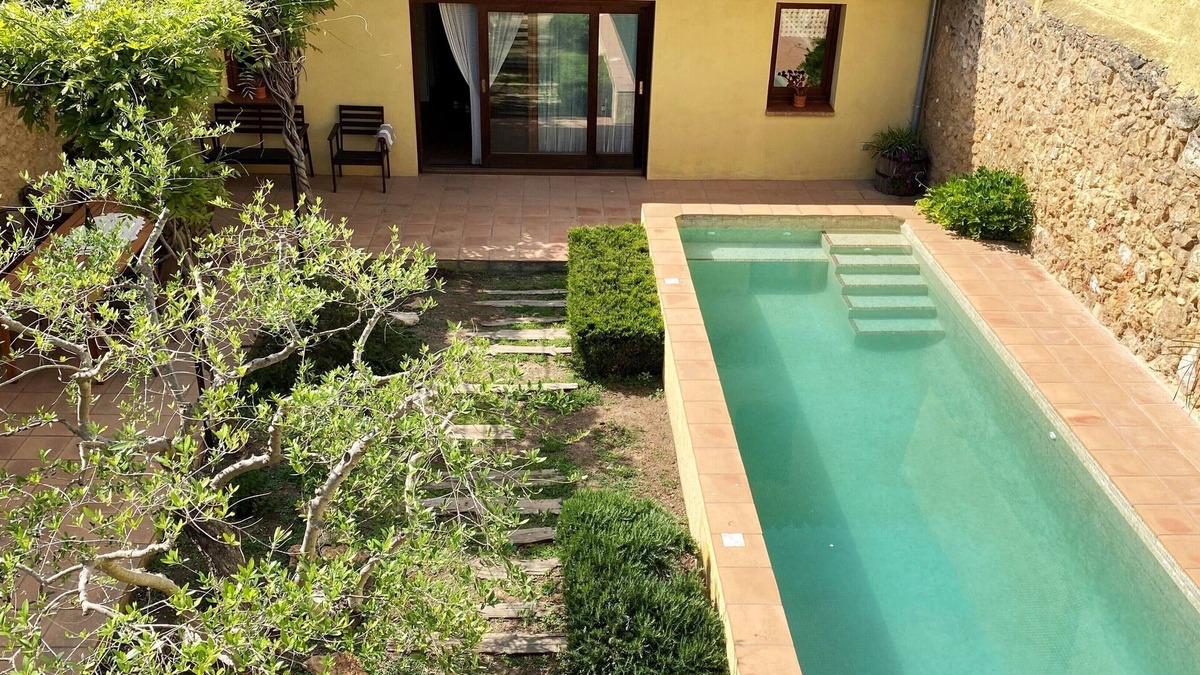 Castellet House | Charming townhouse with private pool close to Barcelona