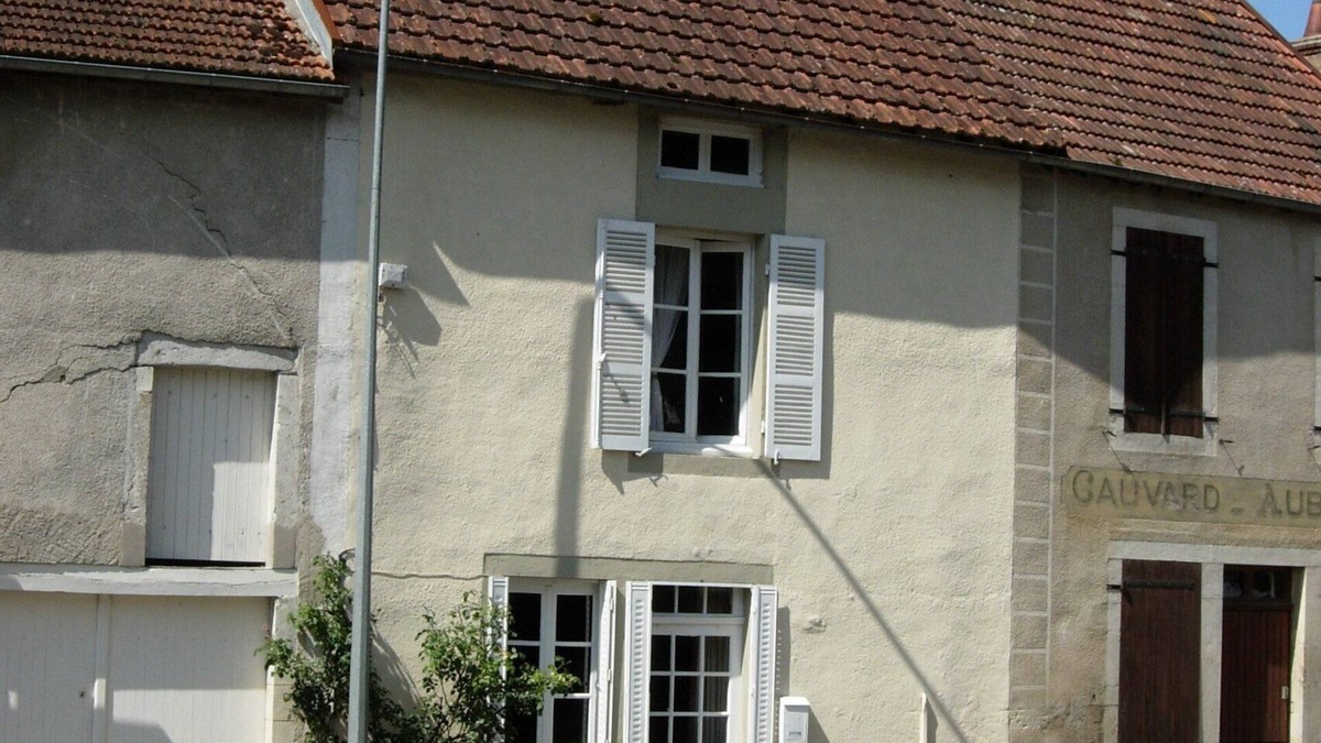 Lusigny-sur-Ouche House | Charming traditional stone built house in a delightful village