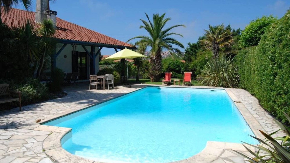 Bidart Villa | Charming traditional Basque house with private garden and swiming pool.