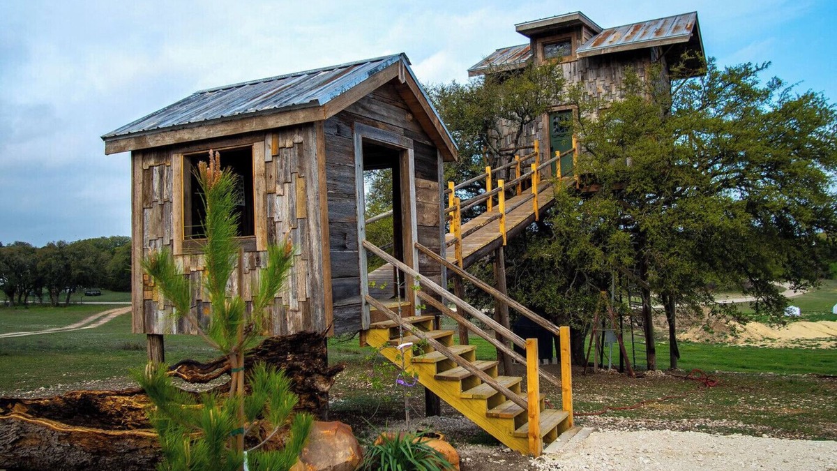 Lampasas Cabin | Charming Treehouse Stay Near Lake & Stargazing