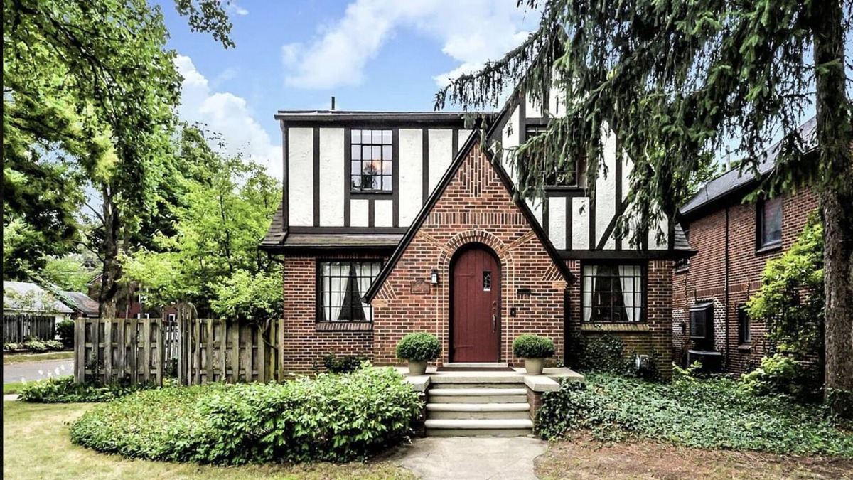 Burns Park House | Charming Tudor in the heart of Ann Arbor MI