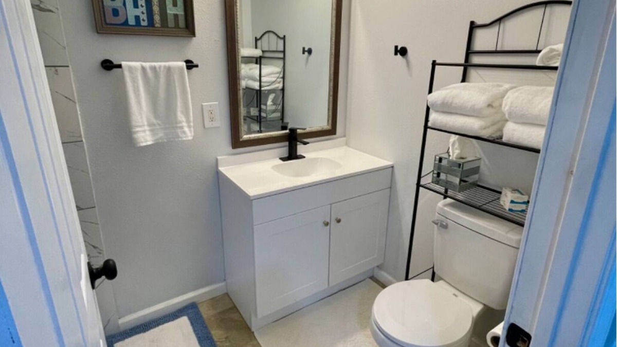Behrman Apartment | Charming Two Bedrooms Apartment by Downtown