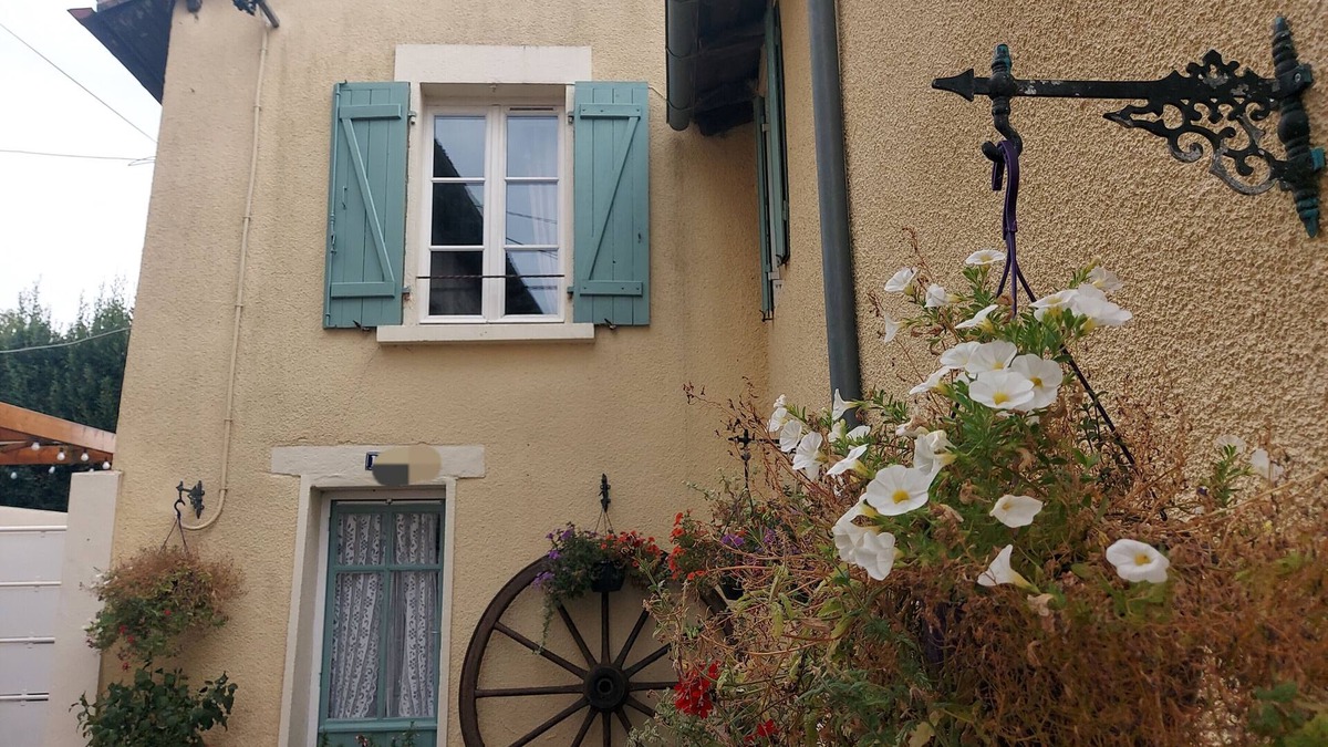 Confolens House | Charming two bedroom gite with beautiful gardens