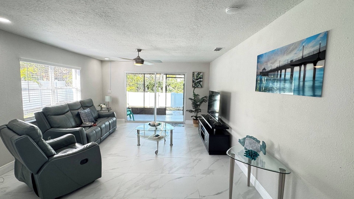 Oldsmar House | Charming Two bedroom house near Beaches and Tampa Bay attractions.