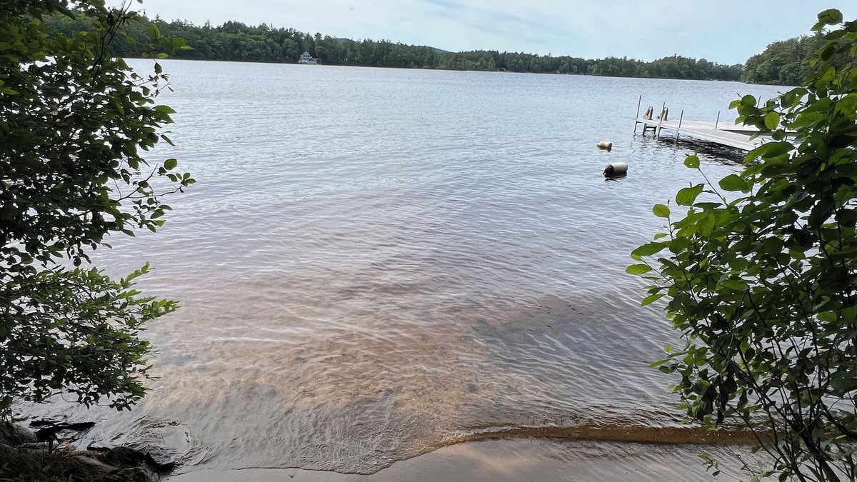 South Sanford Cottage | Charming two bedroom lake cottage