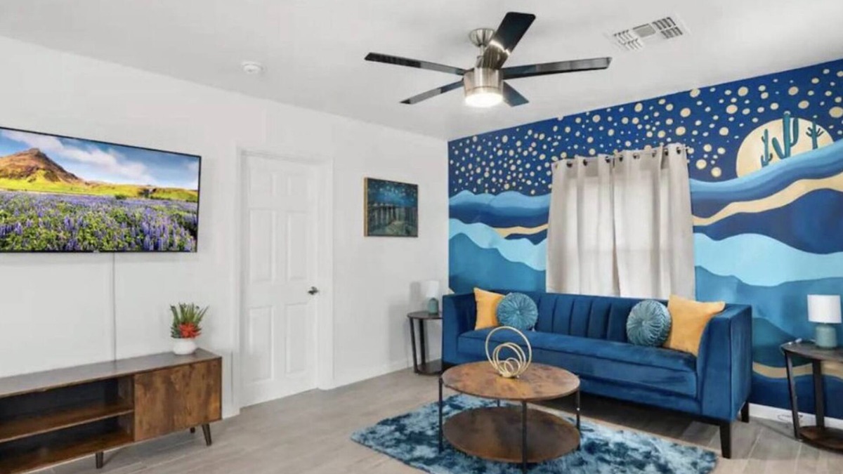 Governmental Mall House | 🏡 Charming Two-Bedroom Oasis in Downtown Phoenix! 🌞