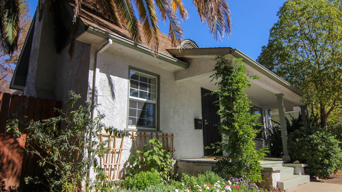 Land Park House | Charming Two Room Bungalow with Patio and Backyard Near Downtown