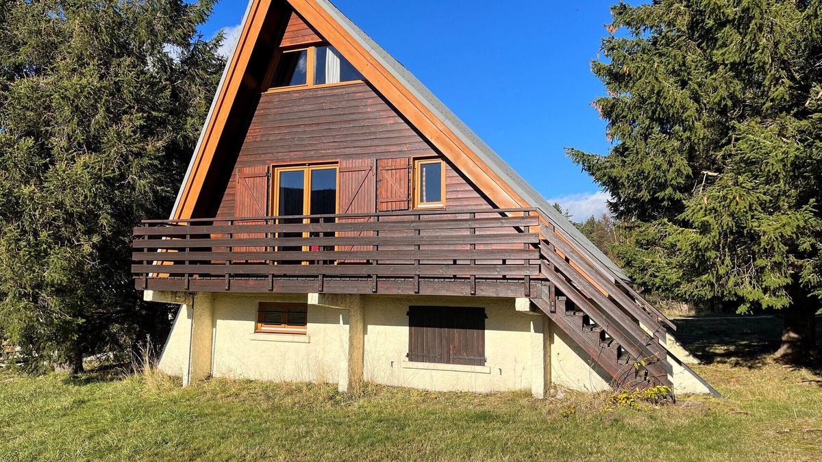 Lans-en-Vercors Ski Chalet | Charming unique chalet with garage and balcony, perfect for families