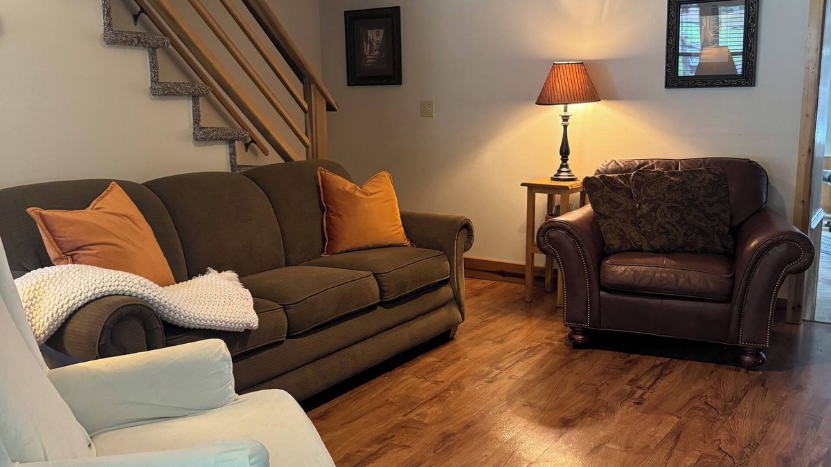 Victor Other | Charming, Updated 4BR 2BA Farmhouse in Heart of NRG National Park