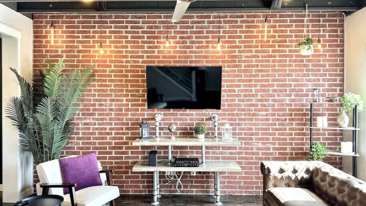 Midvale House | Charming updated LOFT style townhouse!