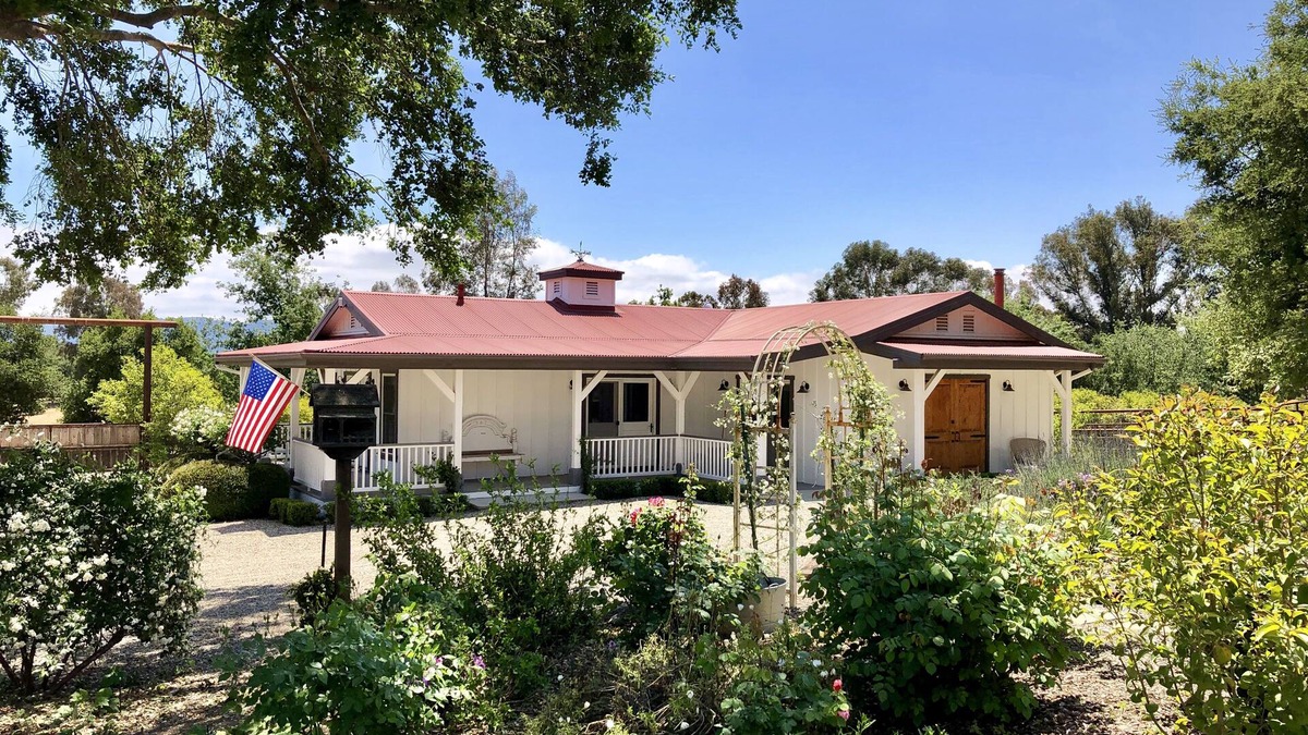 Ballard House | Charming urban farmhouse ranch estate! Read our reviews & Instagram 3 Leaf Ranch