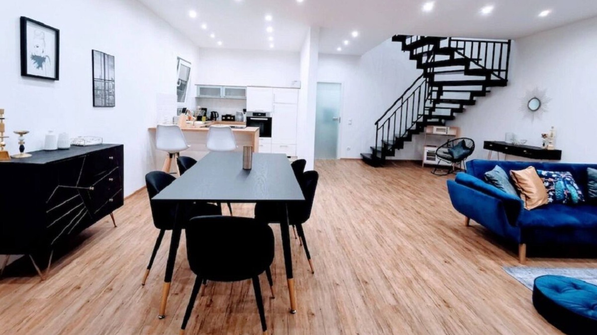 Schwandorf House | Charming Vacation Home “Ludwig der XVI” with Wi-Fi, Terrace & Garden