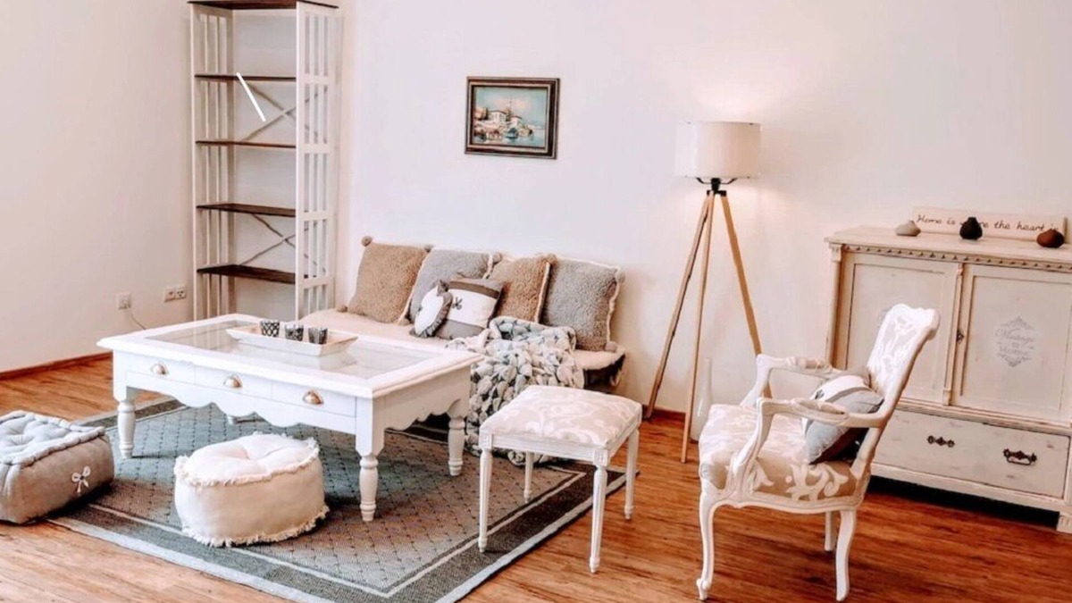 Schwandorf House | Charming Vacation Home “Marie Antoinette” with Wi-Fi, Terrace & Garden