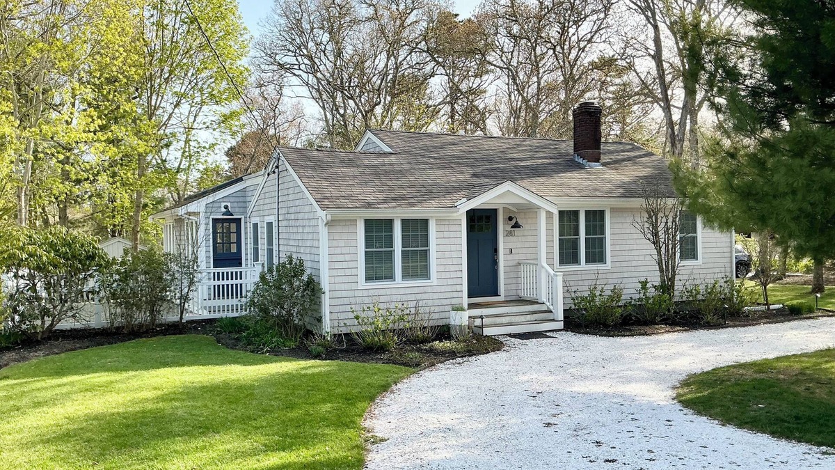 Cotuit House | Charming Vacation Rental-Pet Friendly in the Heart of Cotuit-A/C and Beach Pass-Sleeps 6