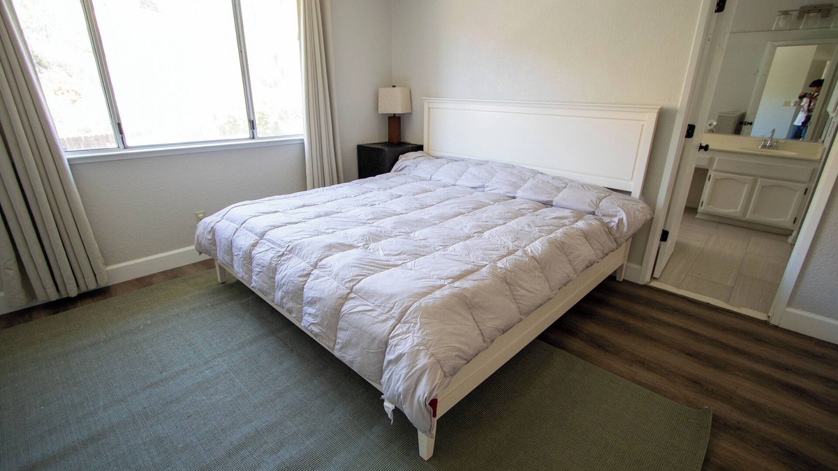 Nut Tree House | Charming Vacaville Escape – Cozy and Comfortable House