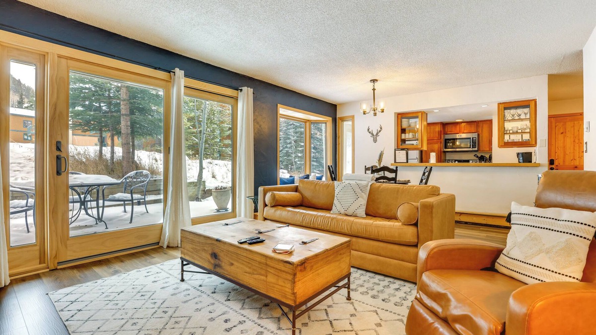 Vail Condo | Charming Vail Condo w/Patio & Mountain Views