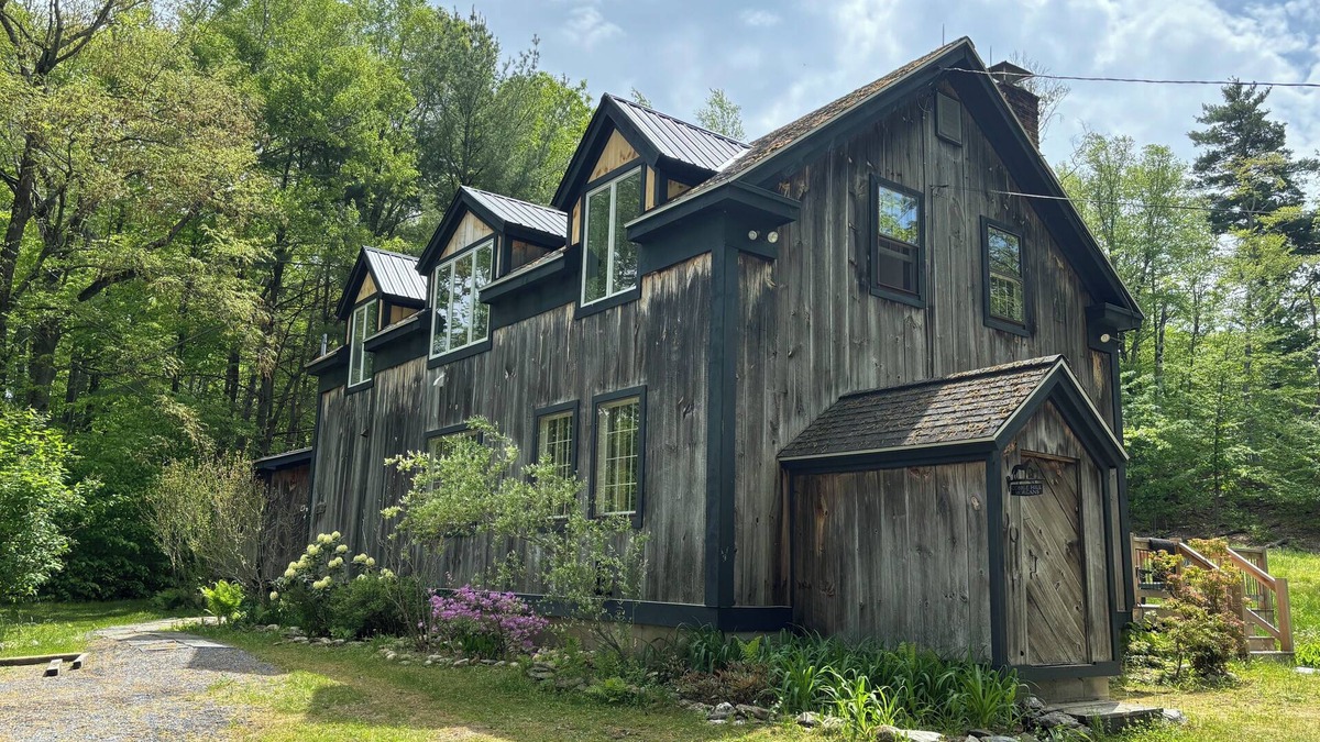 Arlington House | Charming Vermont Retreat with Mountain Views and Ski Proximity. Pet-Friendly!