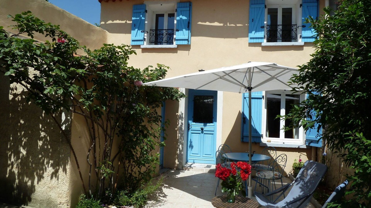 Pernes-les-Fontaines Cottage | Charming village cottage renovated with taste at the heart of the Vaucluse