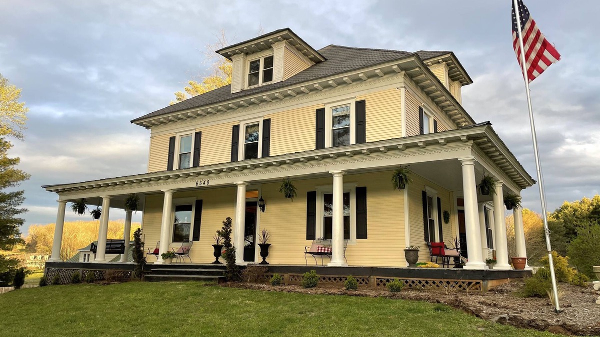 Copper Hill House | Charming Victorian Home Close to The Blue Ridge Parkway - Mile Marker 146