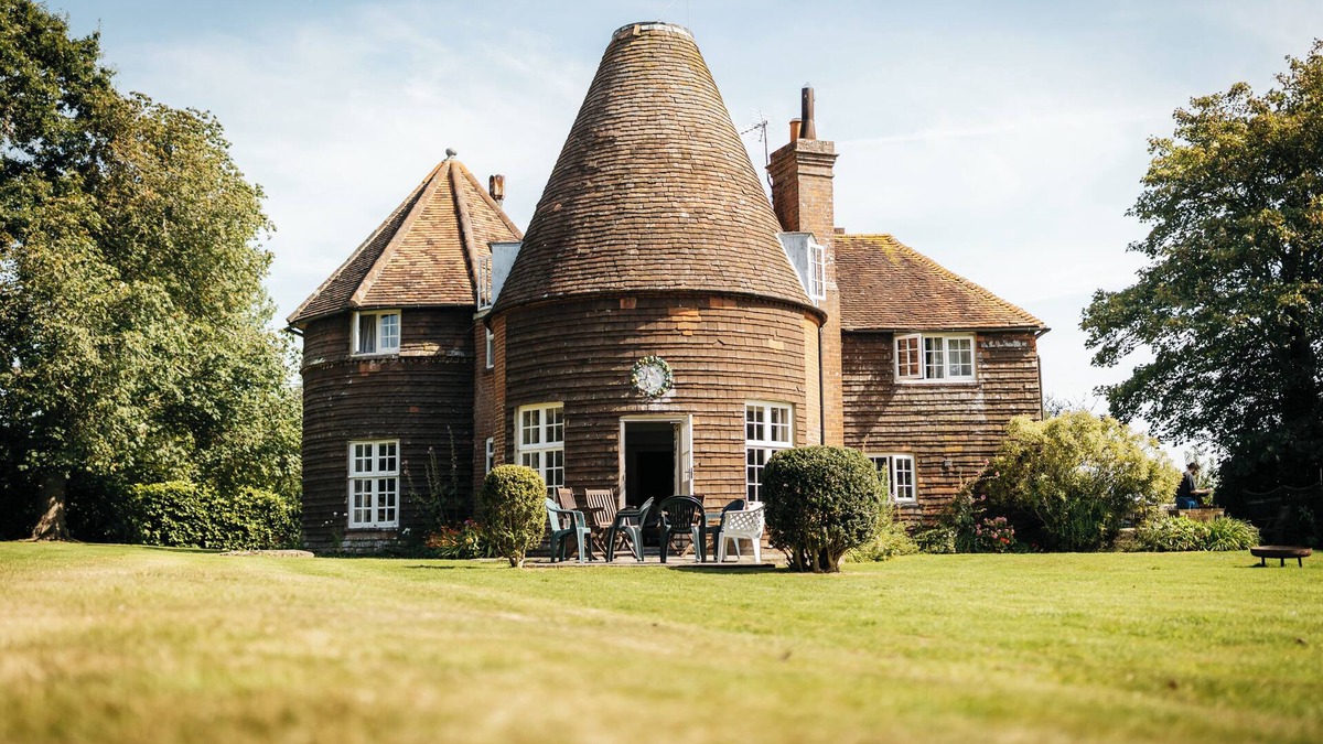 Chiddingly House | Charming Victorian Oast House, Nestled In Picturesque Countryside, Sleeps Max 12