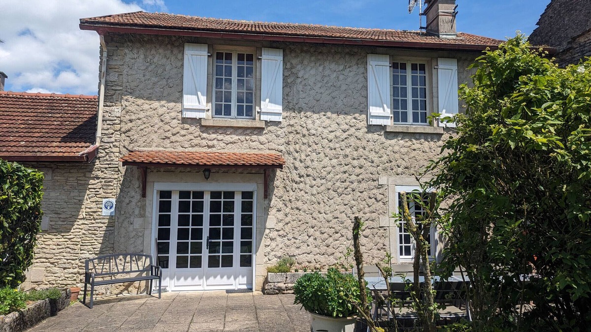 Le Montsaugeonnais Cottage | Charming Villa with Fireplace, Terrace, and Garden Near Montsaugeonnais Vineyards
