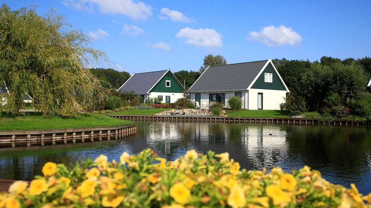 Gasselternijveen Villa | Charming Villa by the Water