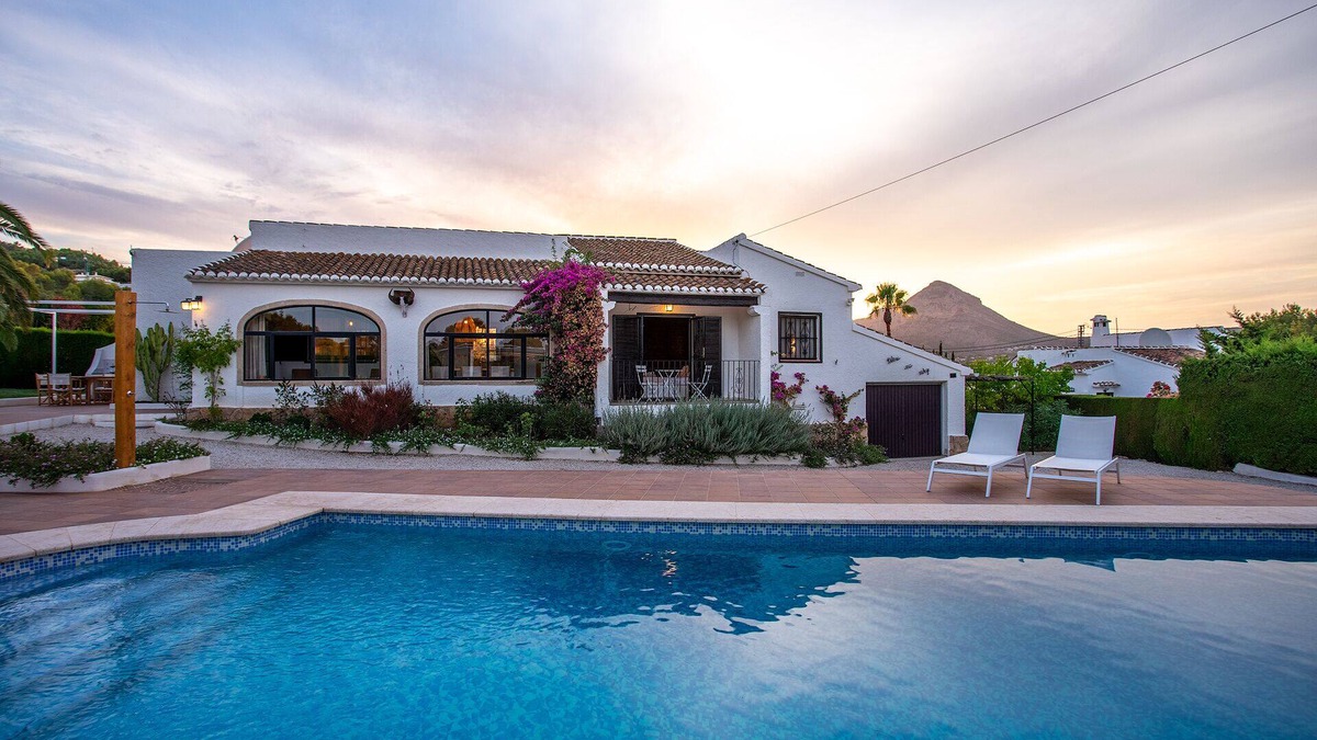 Javea Villa | Charming villa 3 Bedrooms, Private Pool, BBQ, Wifi, Airco, 5 min to beach