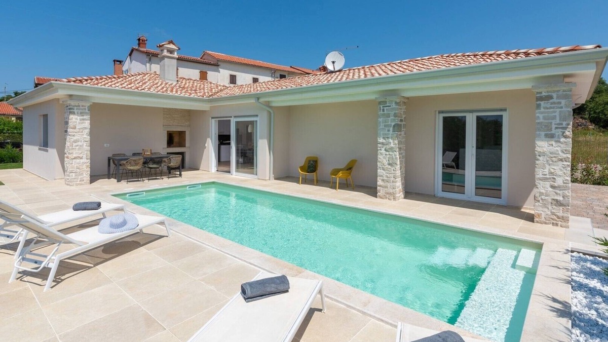 Valica Villa | Charming Villa Audrey with an outdoor pool