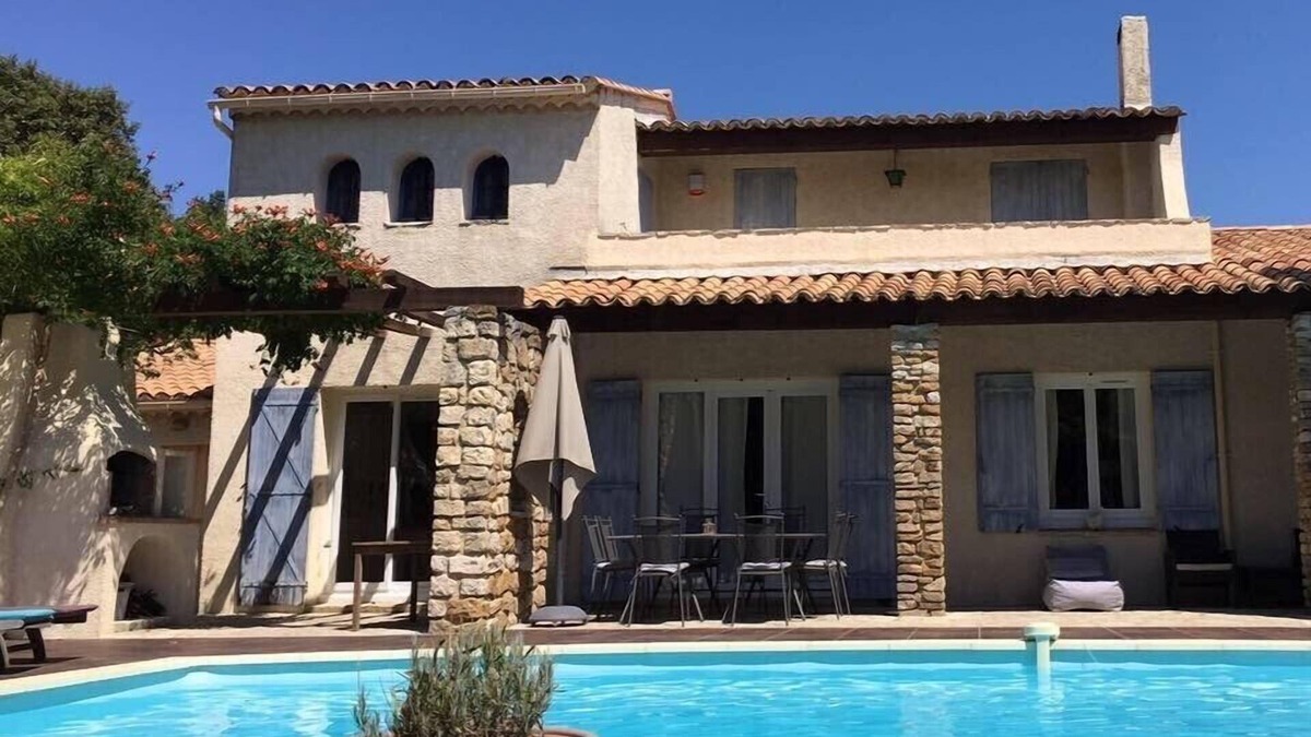 Mejannes-le-Clap Villa | Charming villa with large heated pool between Ardèche and Provence