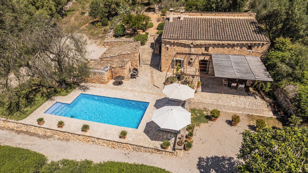 Sencelles Villa | Charming villa in Ruberts in authentic Mallorca, offering all modern comforts.