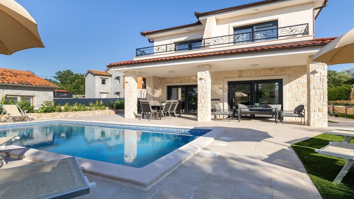 Sveti Anton Villa | Charming Villa Laura with swimming pool