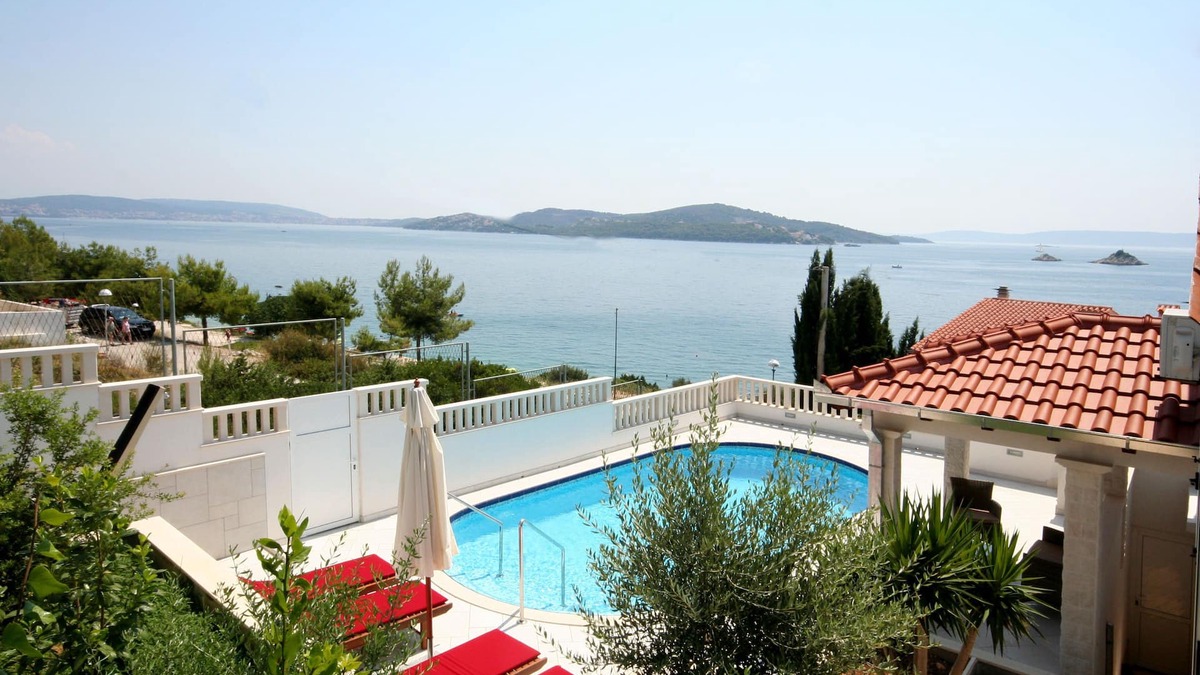 Seget Vranjica Villa | Charming Villa Marin, 30 meters From The Beach. Pool heated. Split-Trogir Area