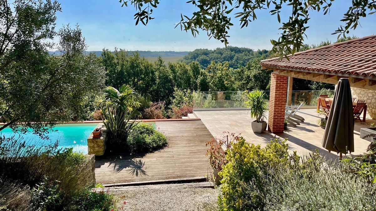 Castin Villa | Charming villa, swimming pool, superb view of the Pyrenees and the Gers countryside