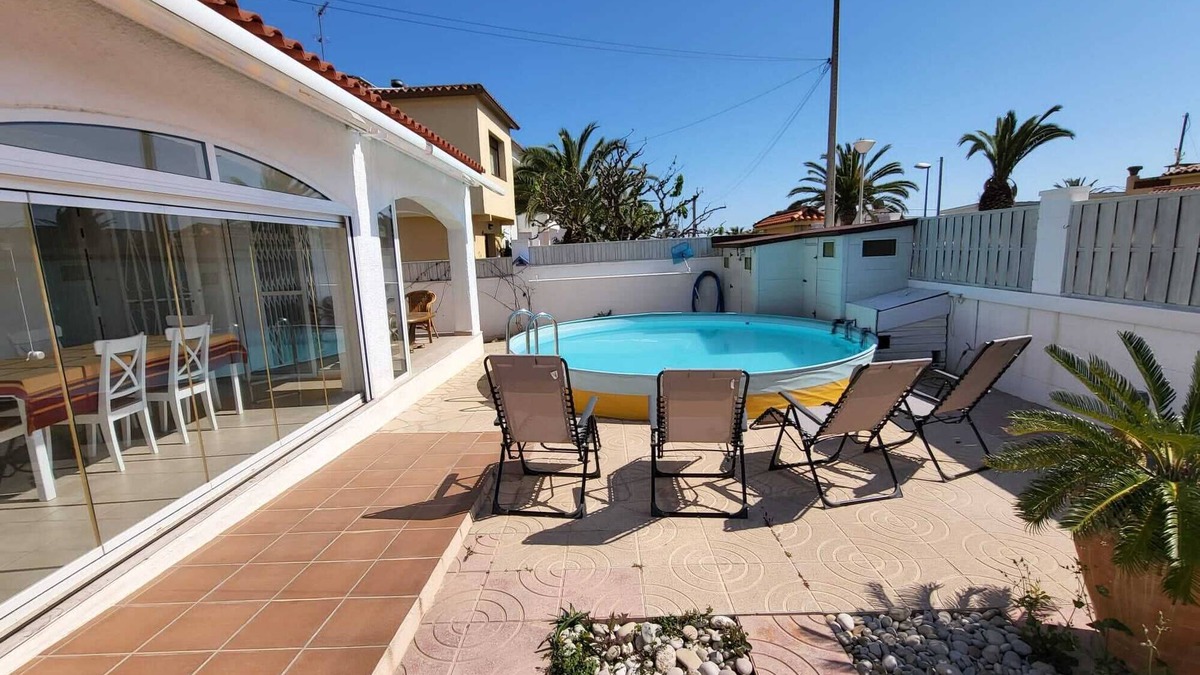 Torredembarra House | Charming villa with swimming pool, very well equipped and 900m from the beach
