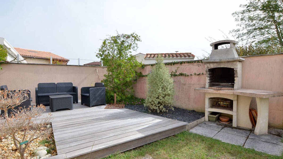 Les Mathes Villa | Charming Villa with Garden, Near Beach and Shops, Sleeps 6